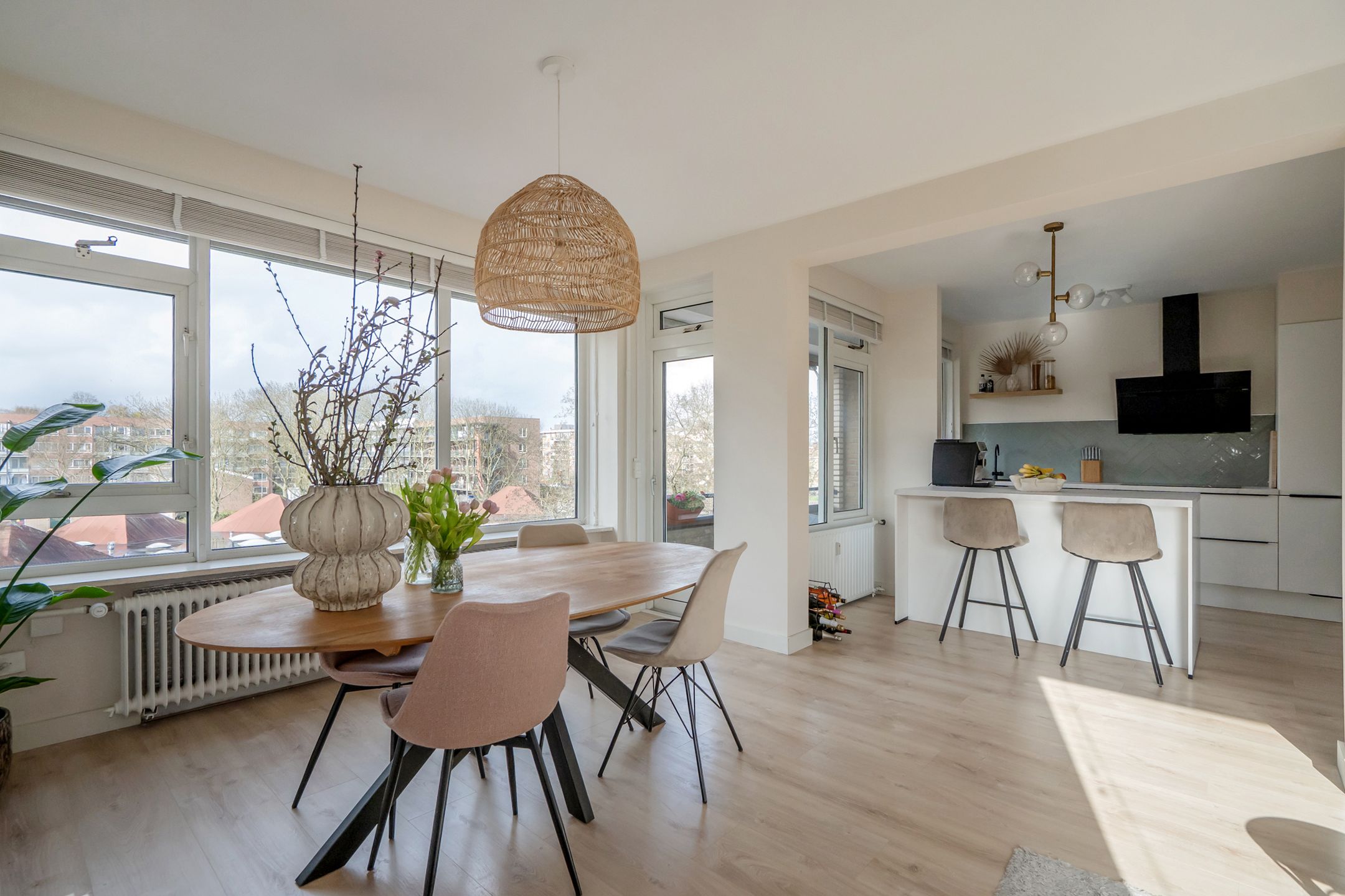 Modern Corner Apartment with Sunny Balcony in Voorburg — 14