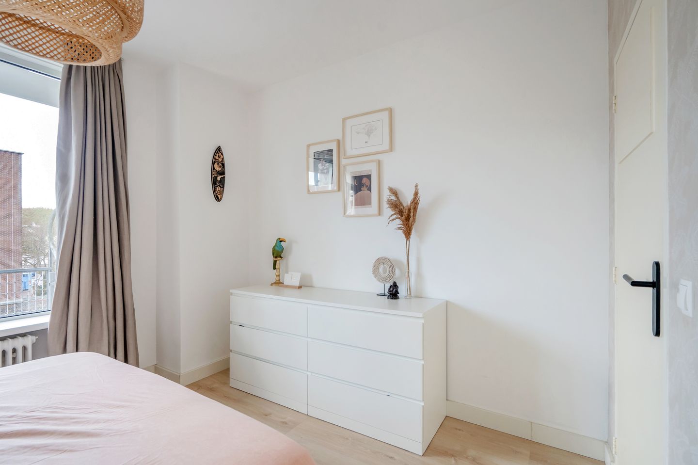 Modern Corner Apartment with Sunny Balcony in Voorburg — 21