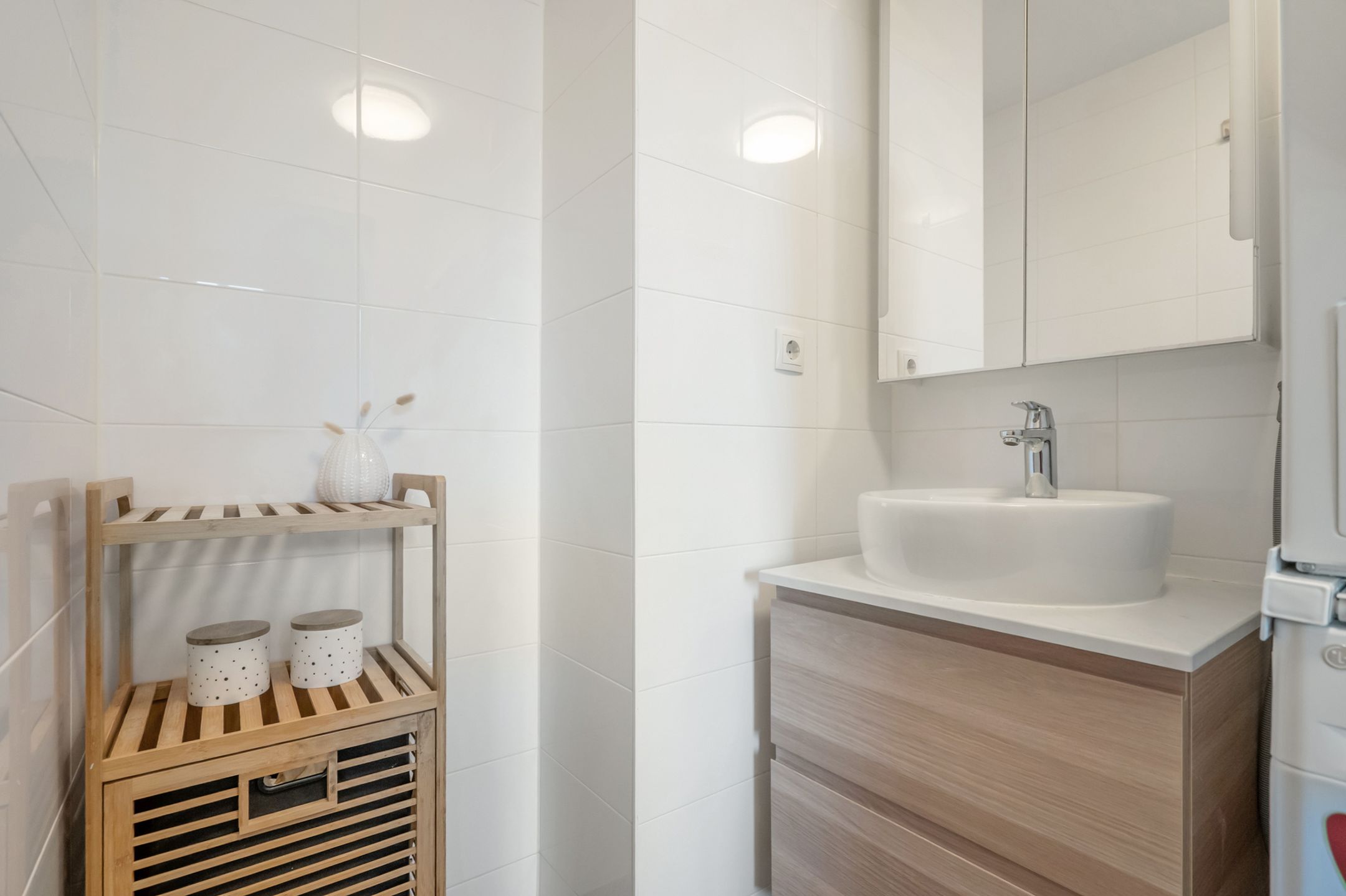 Modern Corner Apartment with Sunny Balcony in Voorburg — 23
