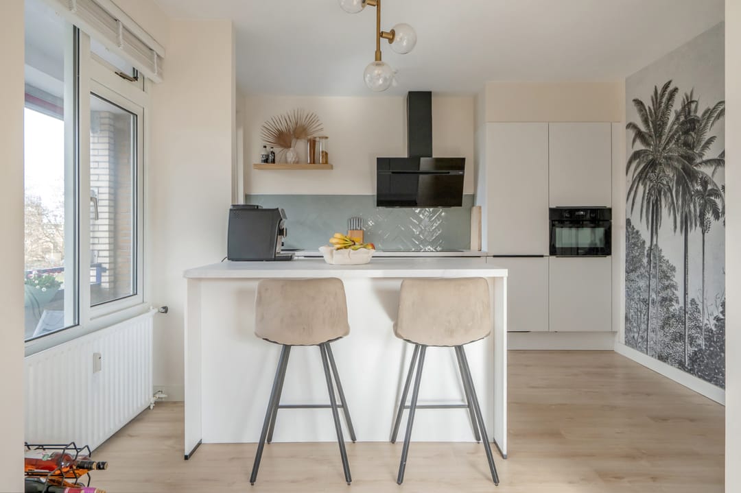 Modern Corner Apartment with Sunny Balcony in Voorburg — 13