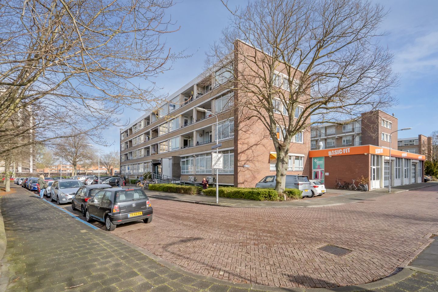 Modern Corner Apartment with Sunny Balcony in Voorburg — 31