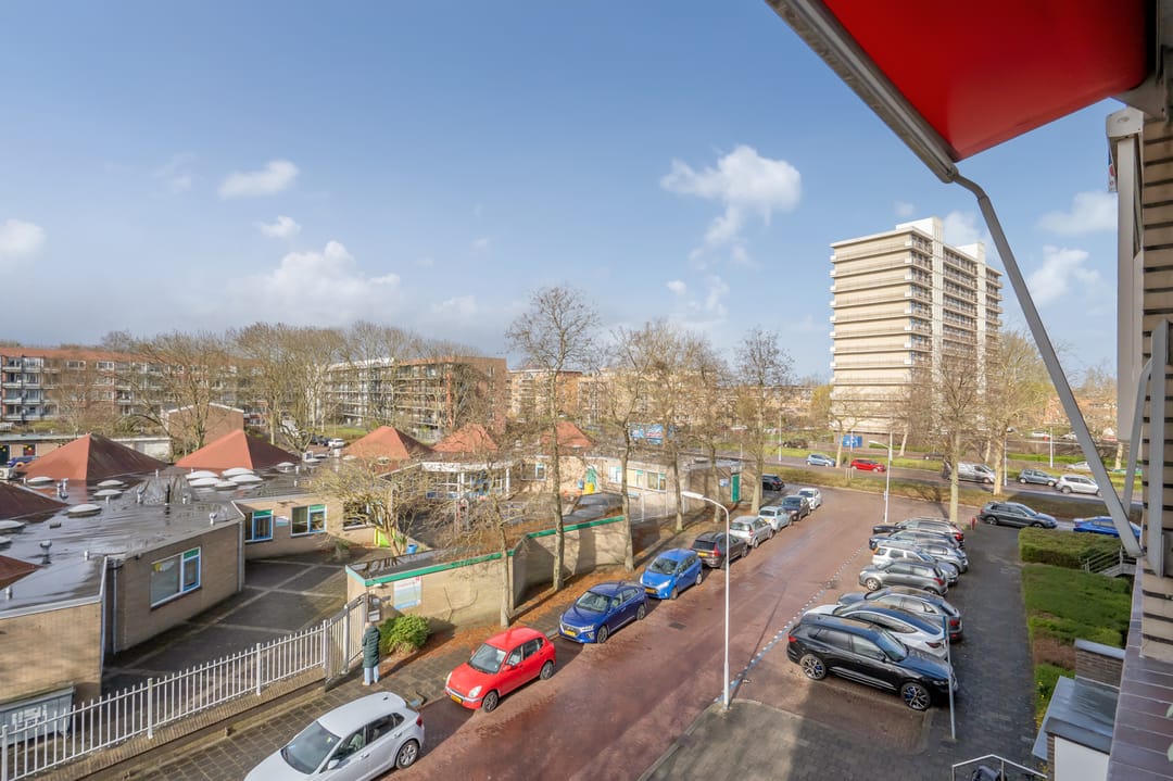 Modern Corner Apartment with Sunny Balcony in Voorburg — 12