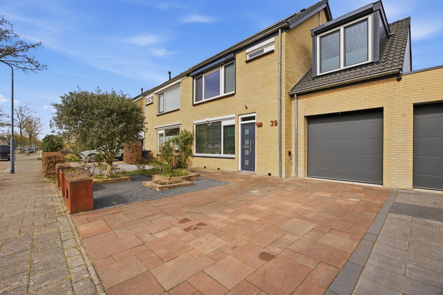 Photo 5 of Burgemeester van Grotenhuisstraat 39