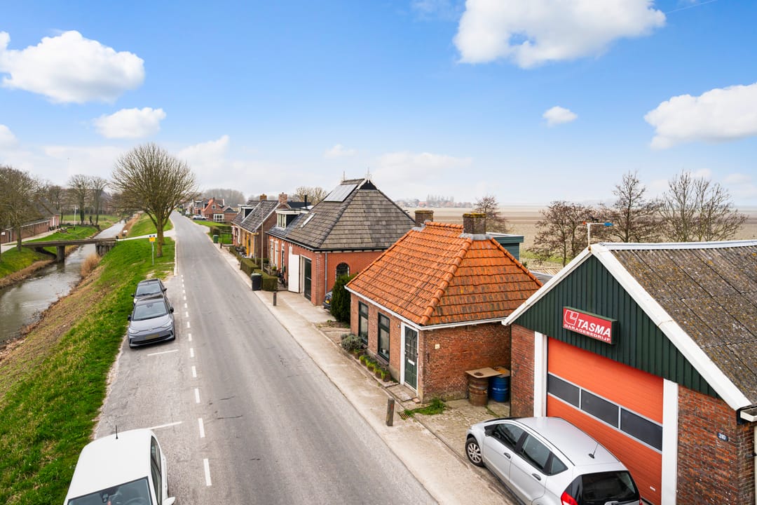 Detached Dike House with Guest Accommodation in Rural Friesland — 37
