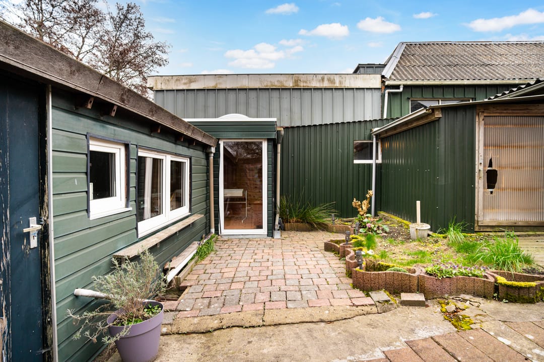 Detached Dike House with Guest Accommodation in Rural Friesland — 32