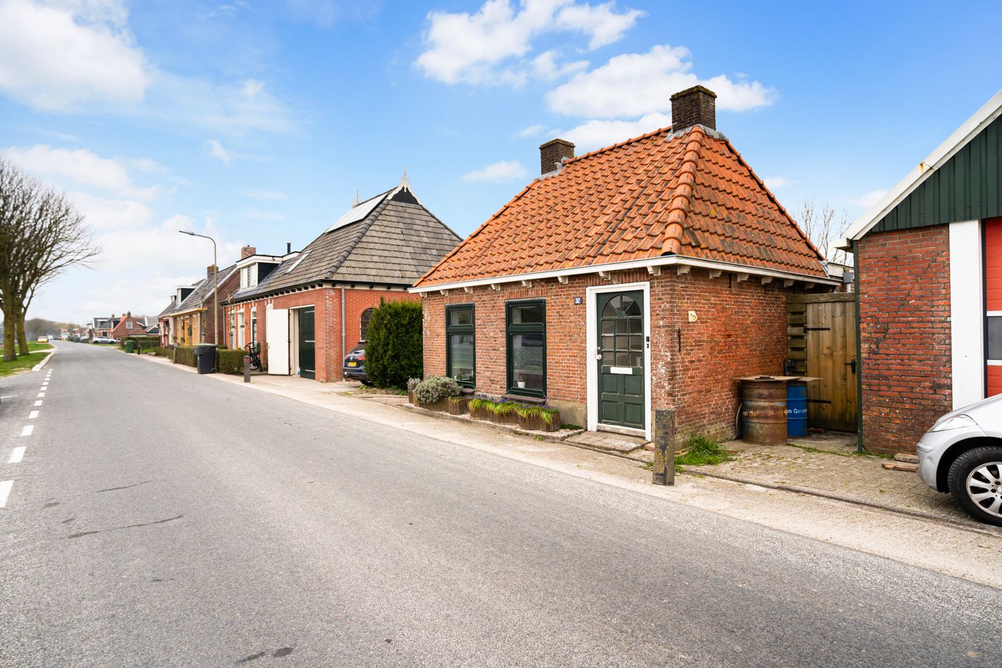 Detached Dike House with Guest Accommodation in Rural Friesland — 34