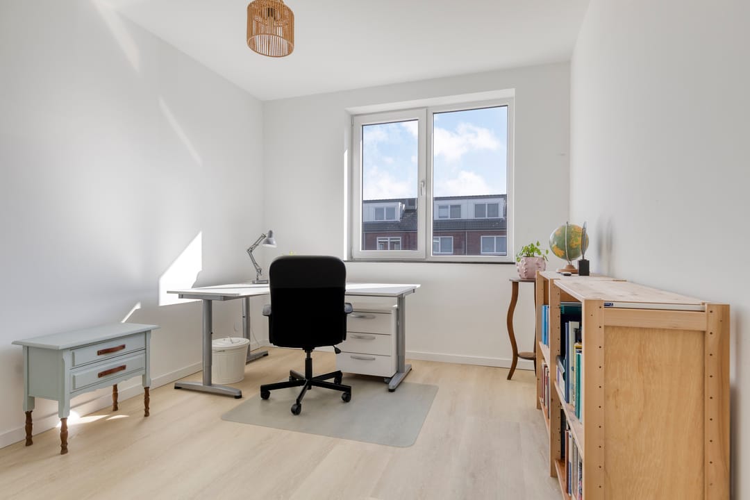 Modern Energy-Efficient Corner Home with Sunny South-Facing Garden — 19