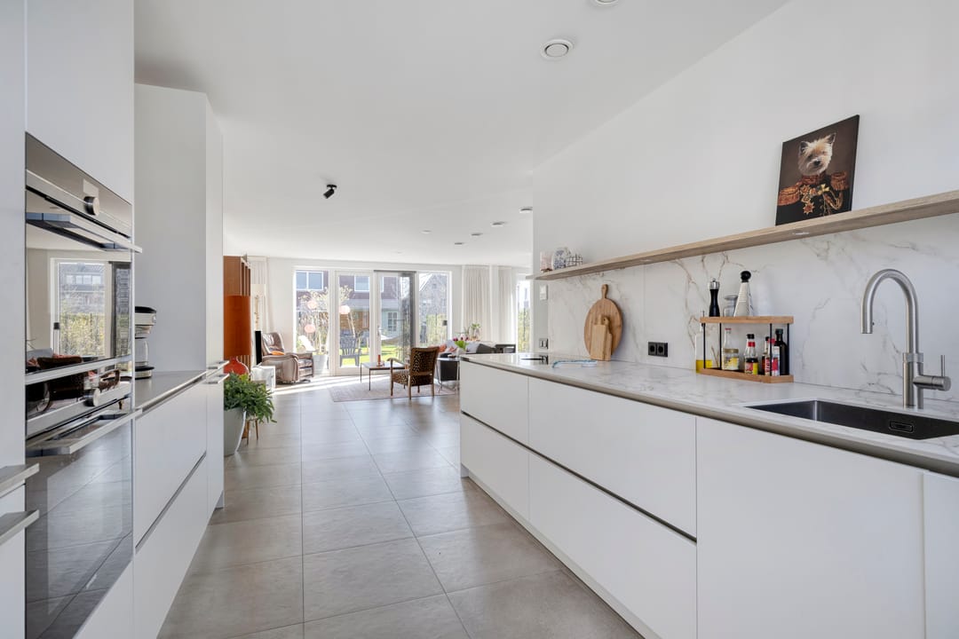 Modern Energy-Efficient Corner Home with Sunny South-Facing Garden — 13