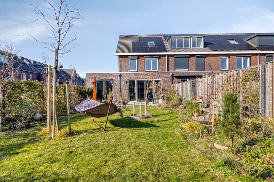 Modern Energy-Efficient Corner Home with Sunny South-Facing Garden — 26