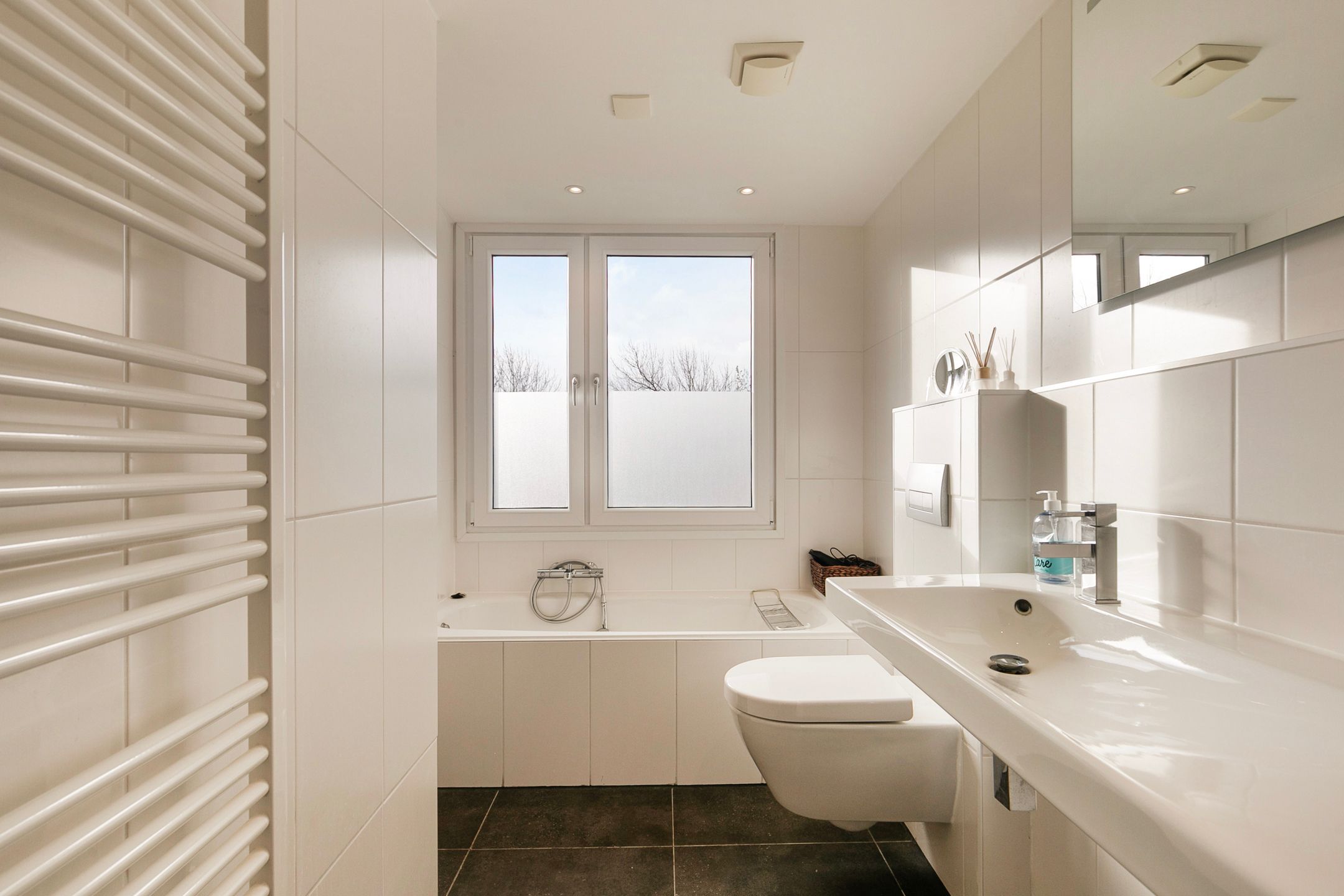 Photo 33 of Jhr. de Casembrootplein 23-R