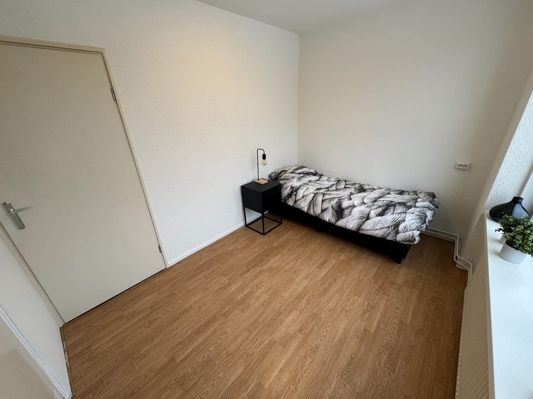 Bright First-Floor Apartment with Two Balconies in Enschede Boswinkel — 16