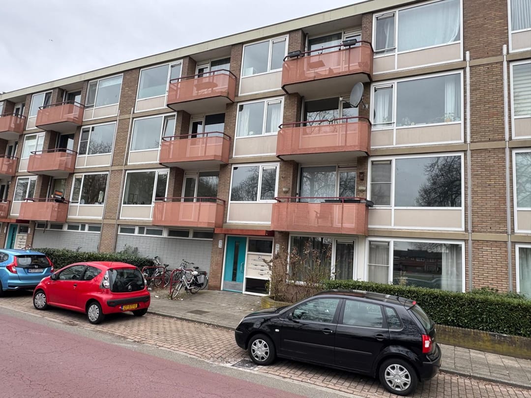 Lichte woning op de eerste verdieping met twee balkons in Enschede Boswinkel