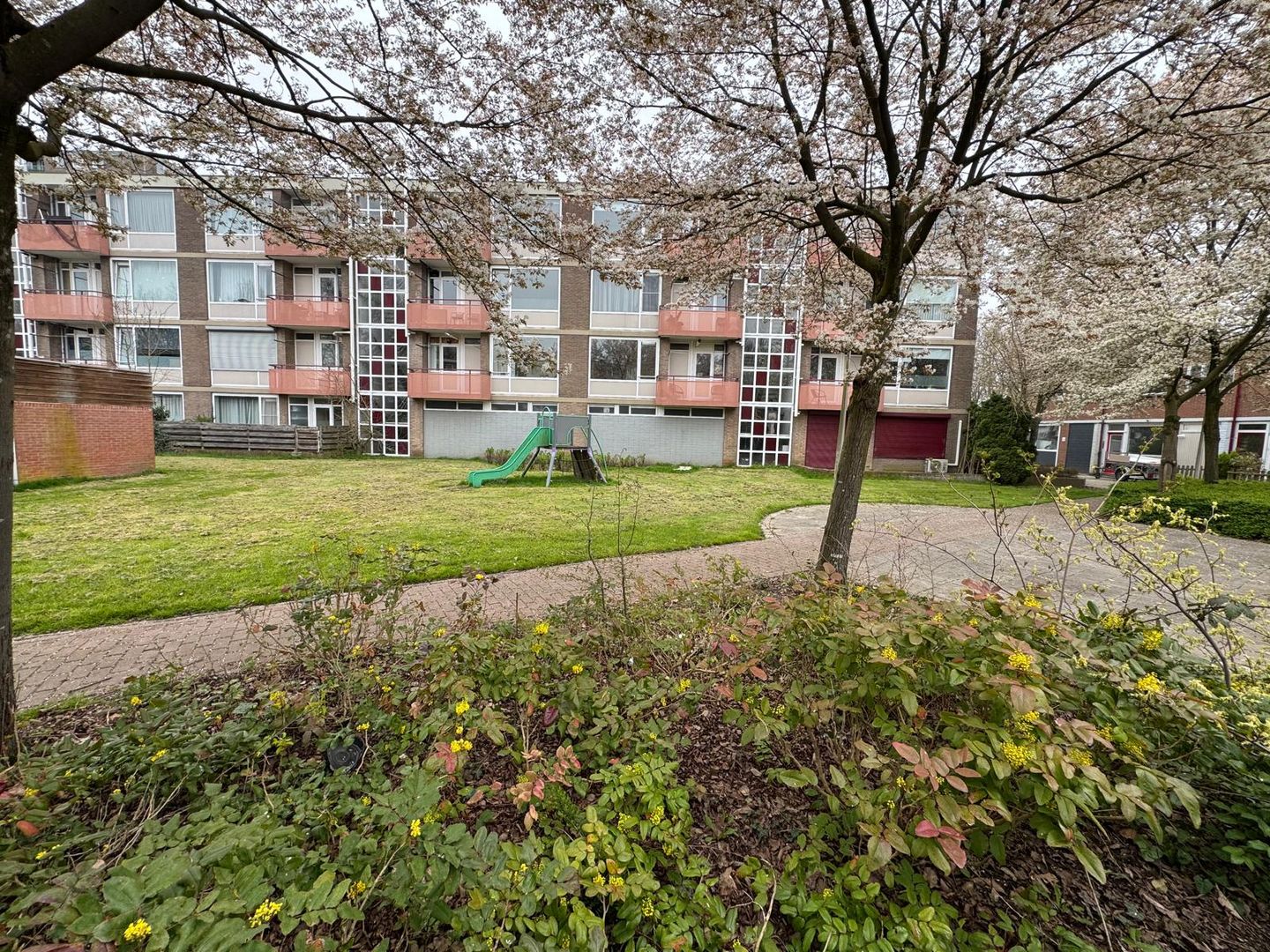 Bright First-Floor Apartment with Two Balconies in Enschede Boswinkel — 24