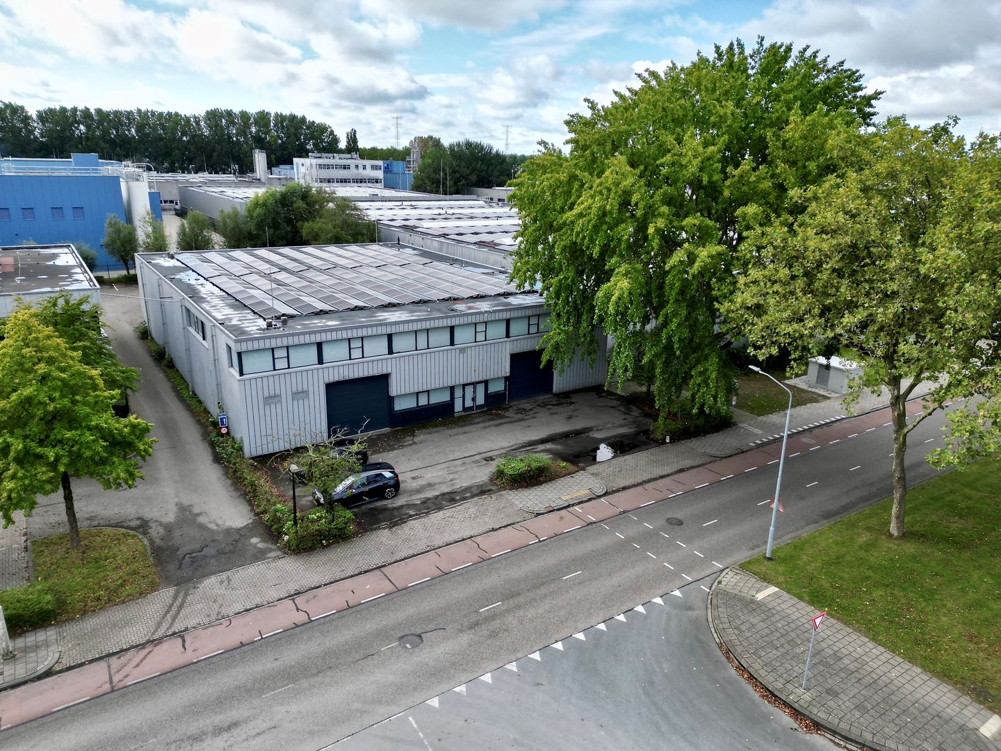 Bekijk foto 2 van Kamerlingh Onnesweg 4