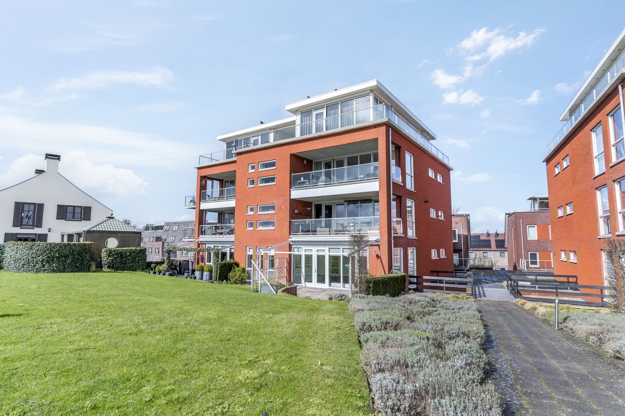 Photo 18 of Arie Jacob van Ogtenstraat 25