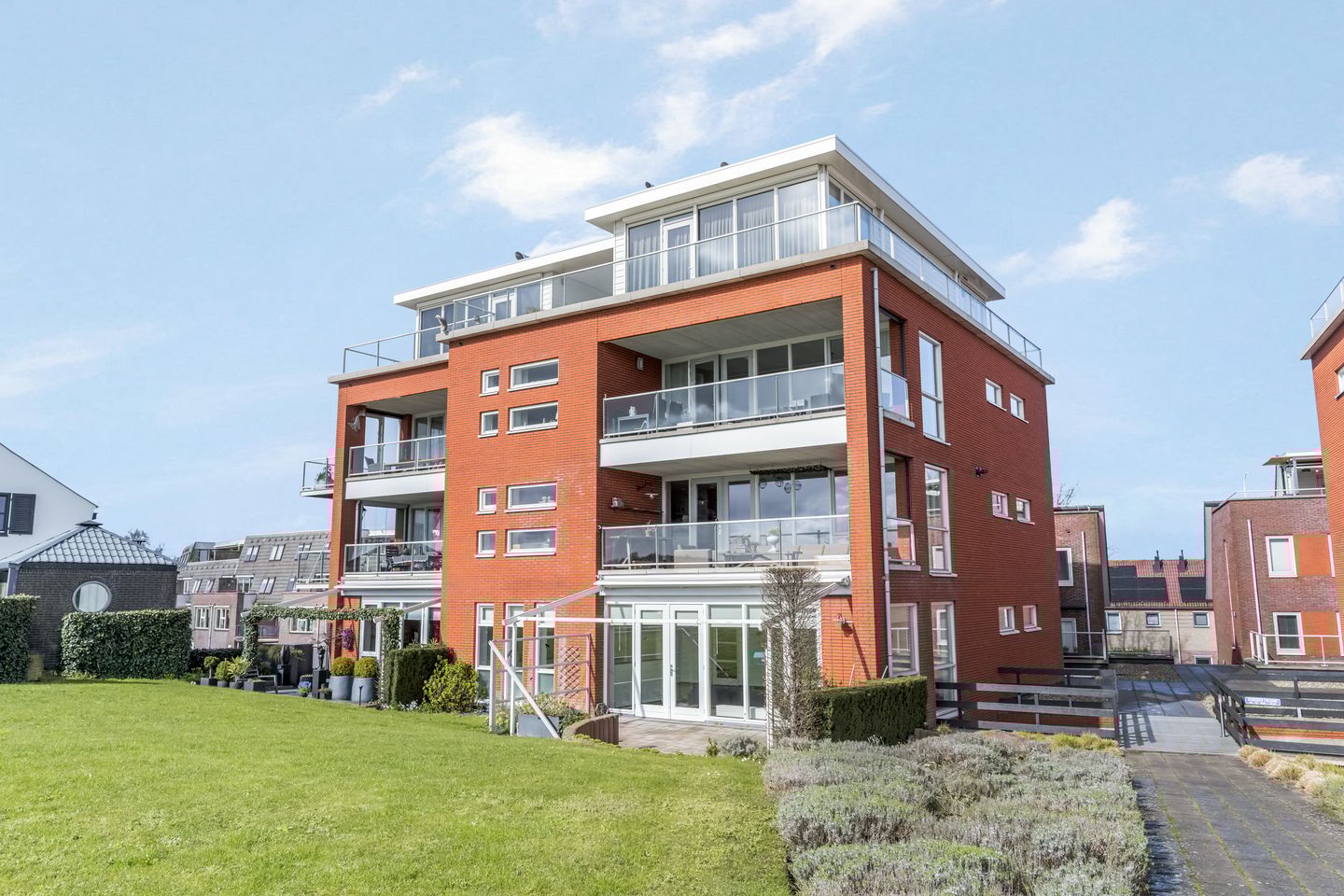 Photo 19 of Arie Jacob van Ogtenstraat 25