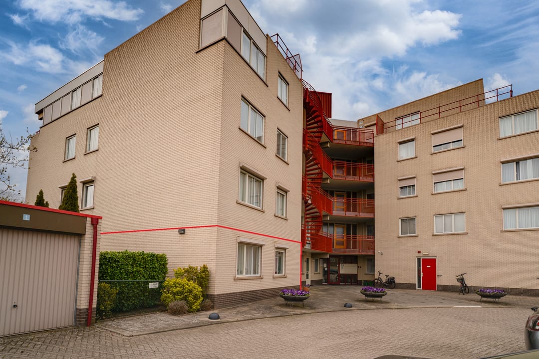 Ground Floor Apartment with Garden, Garage and Storage in Zevenaar — 24