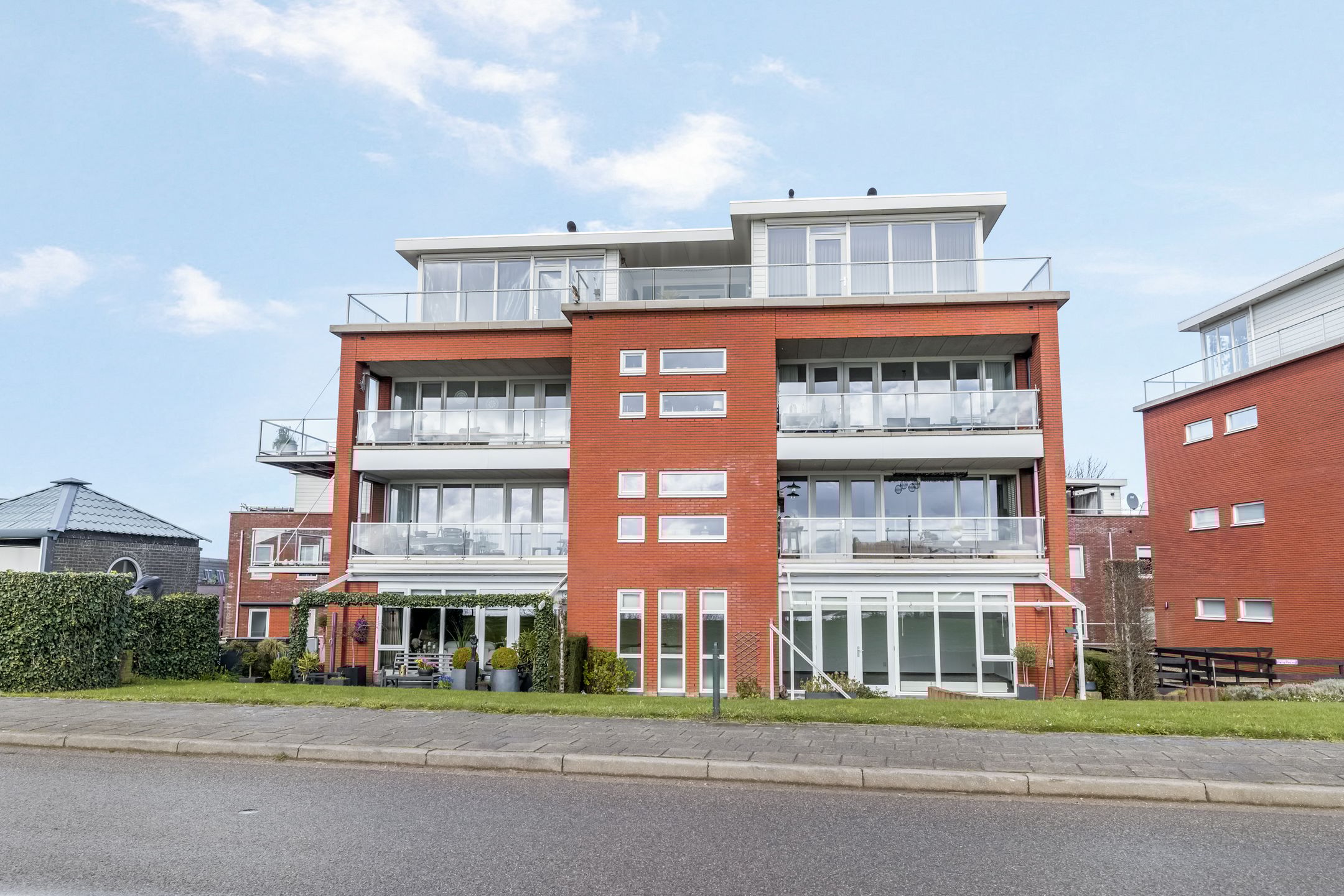 Photo 9 of Arie Jacob van Ogtenstraat 25