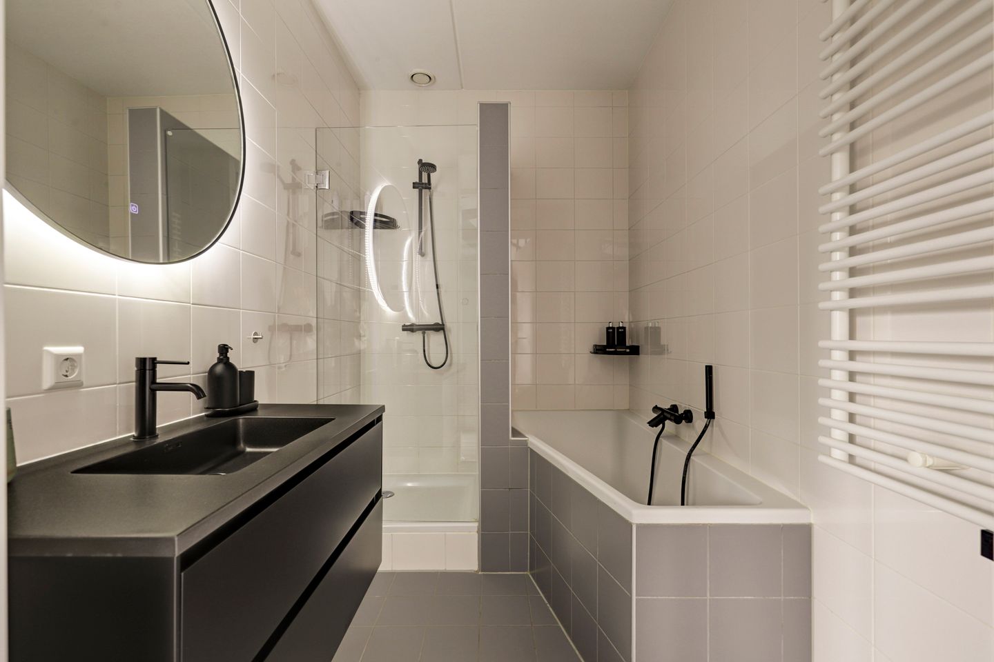 Photo 29 of Burg. Moonshof 28