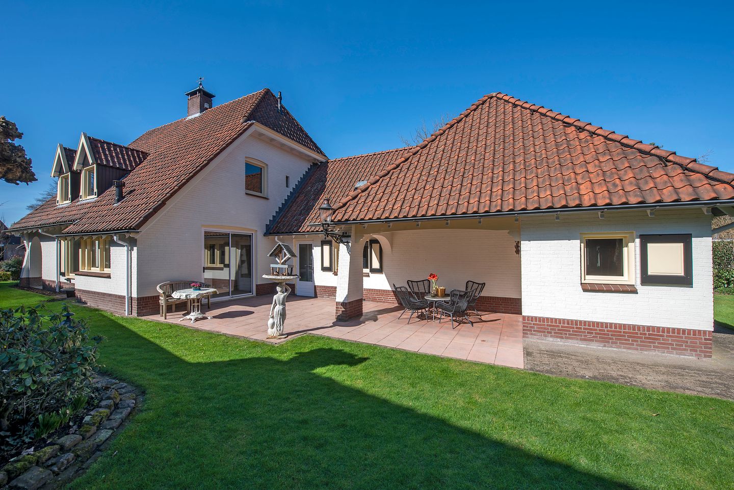 Foto 55 van Den Hof 4