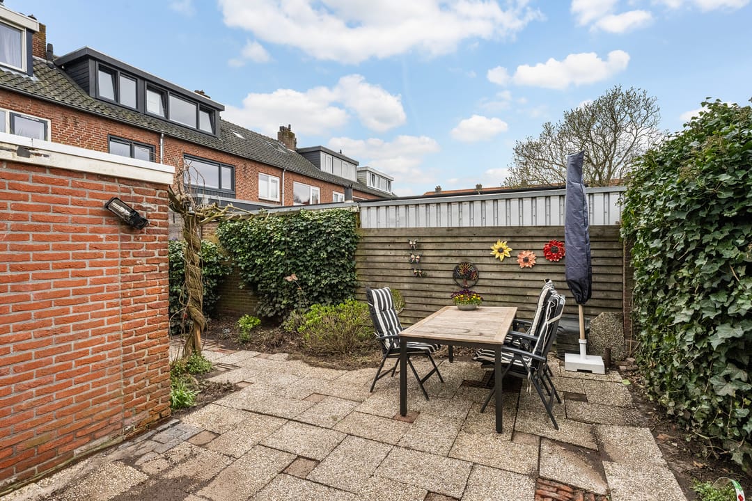 Charming terraced home with extension and 4 bedrooms in popular Veerallee neighborhood — 12