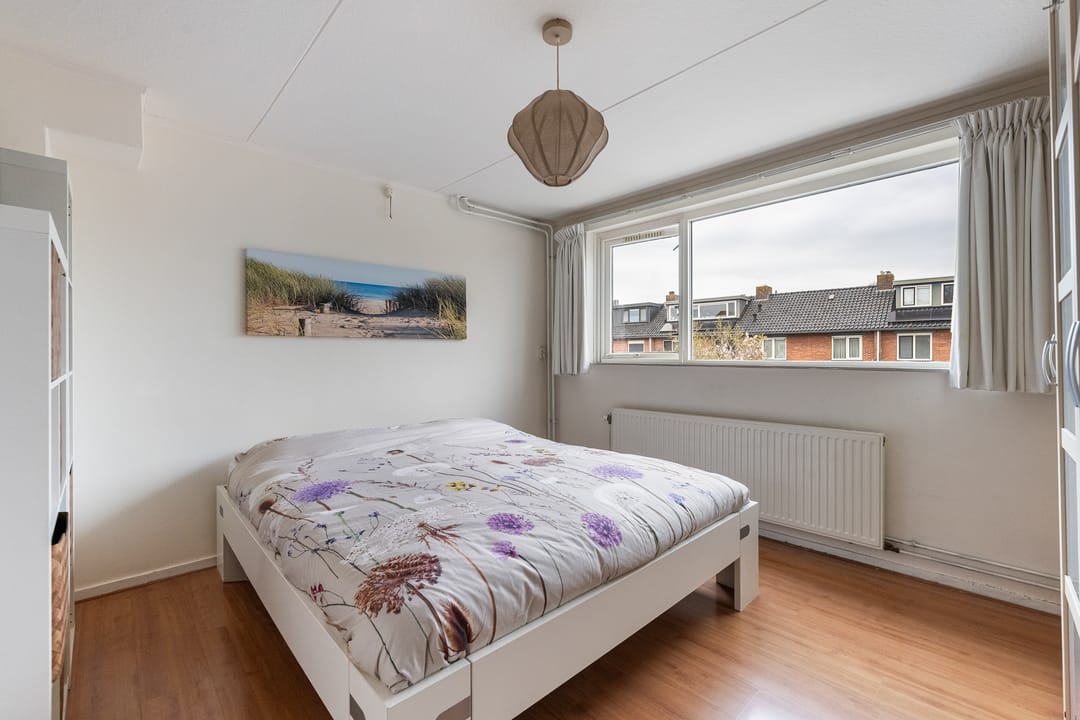 Charming terraced home with extension and 4 bedrooms in popular Veerallee neighborhood — 22