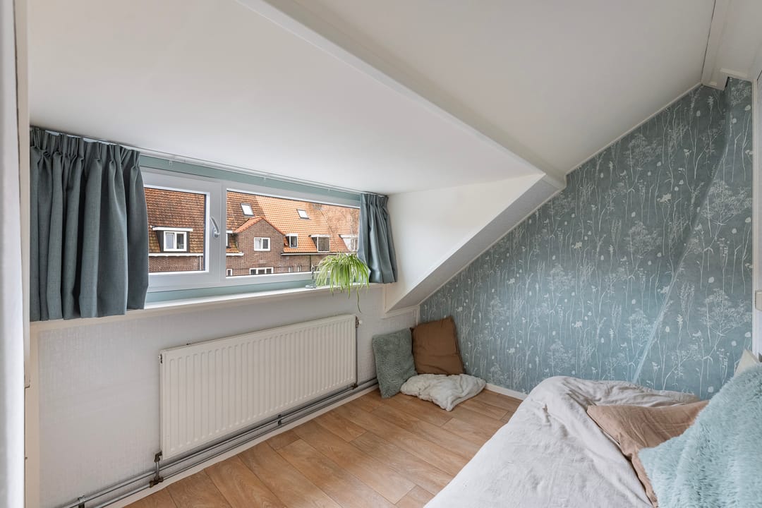 Charming terraced home with extension and 4 bedrooms in popular Veerallee neighborhood — 27