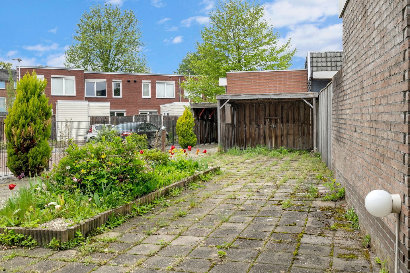 Corner house near Schelfhorstpark in Almelo — 24