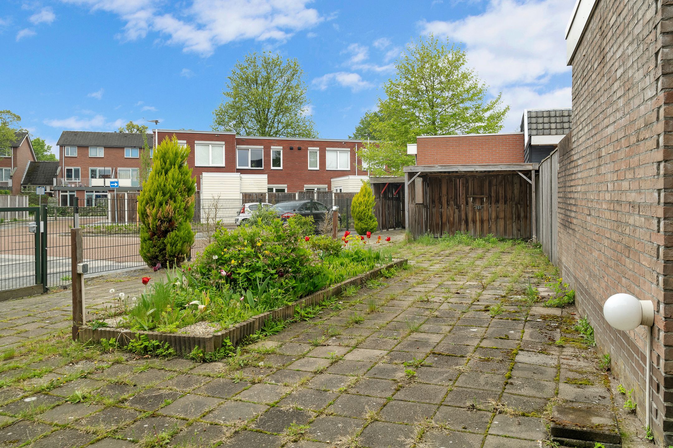 Corner house near Schelfhorstpark in Almelo — 23