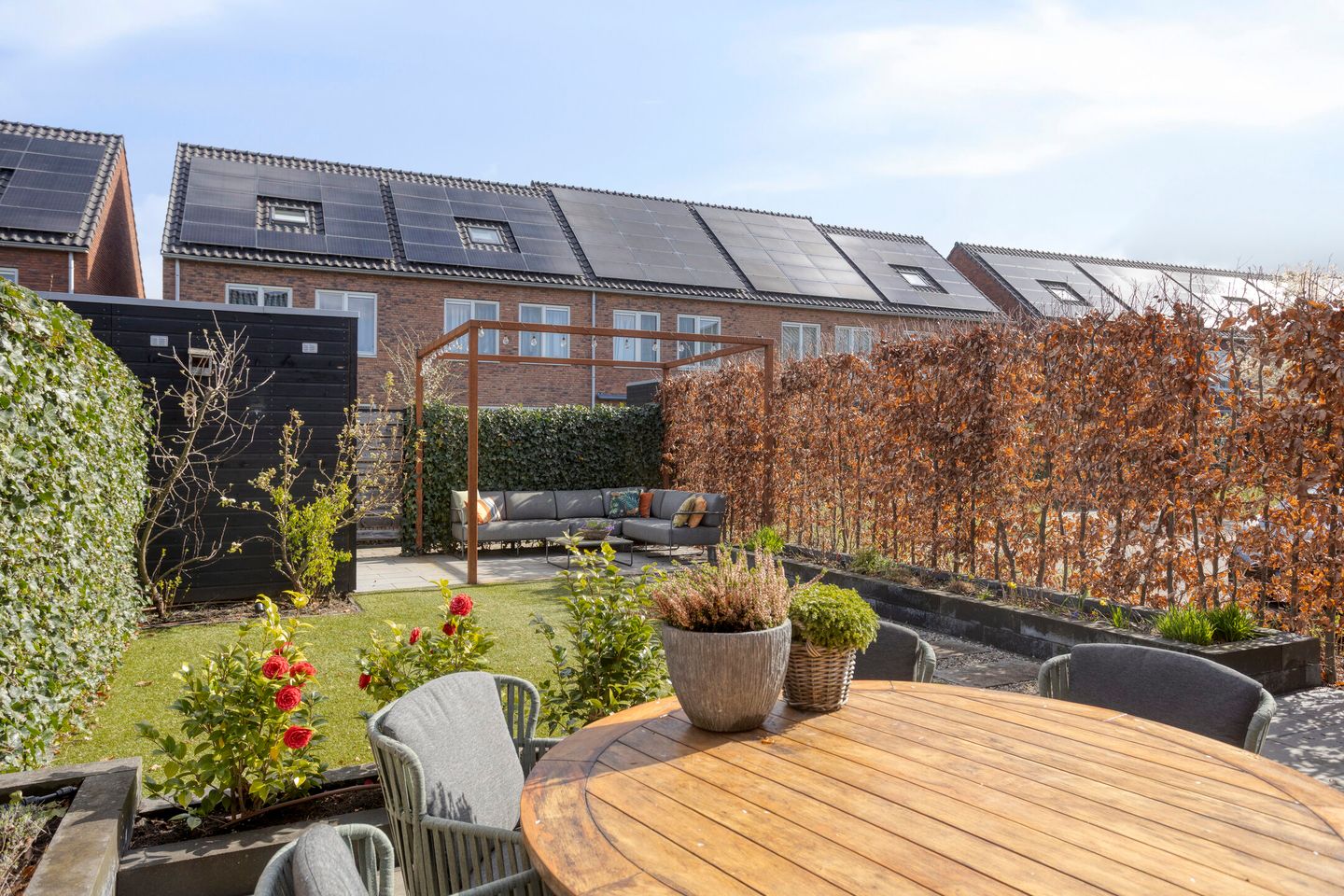 Modern corner home with extension and free view in Lent — 32