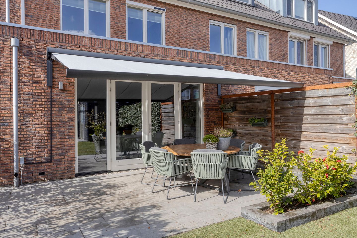 Modern corner home with extension and free view in Lent — 37