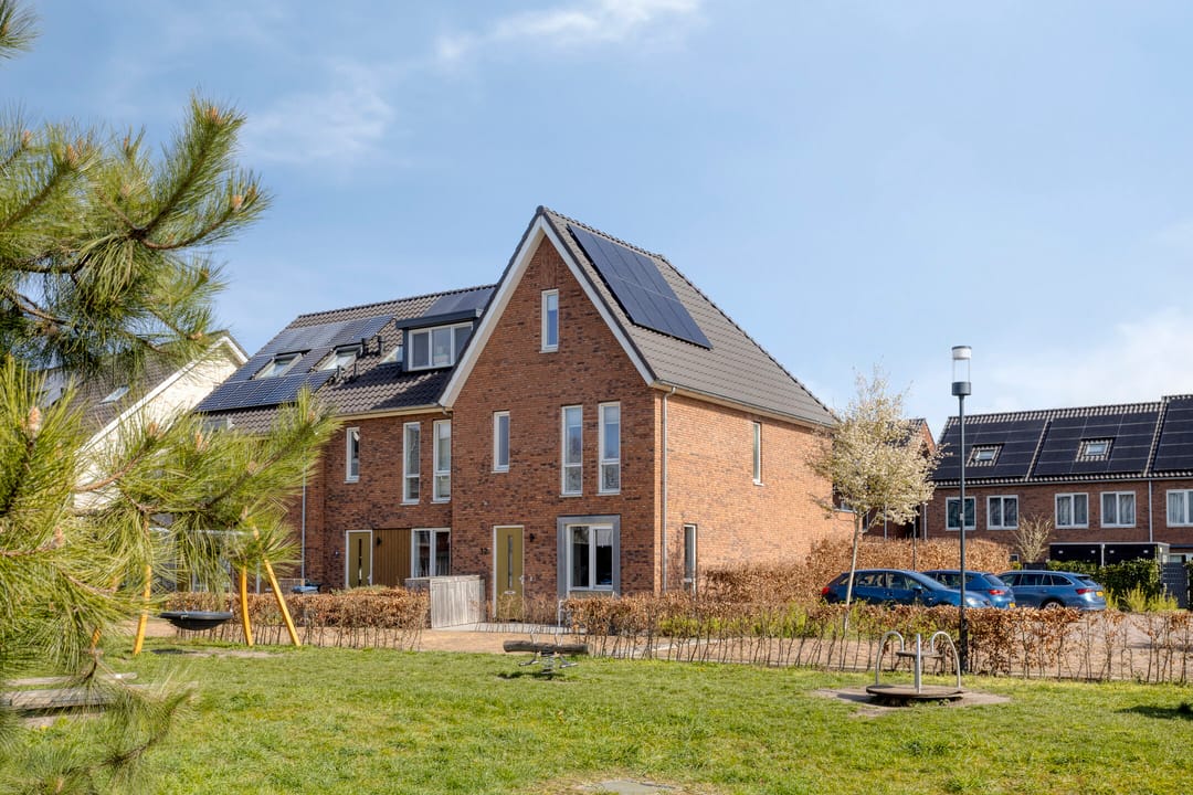 Modern corner home with extension and free view in Lent — 38