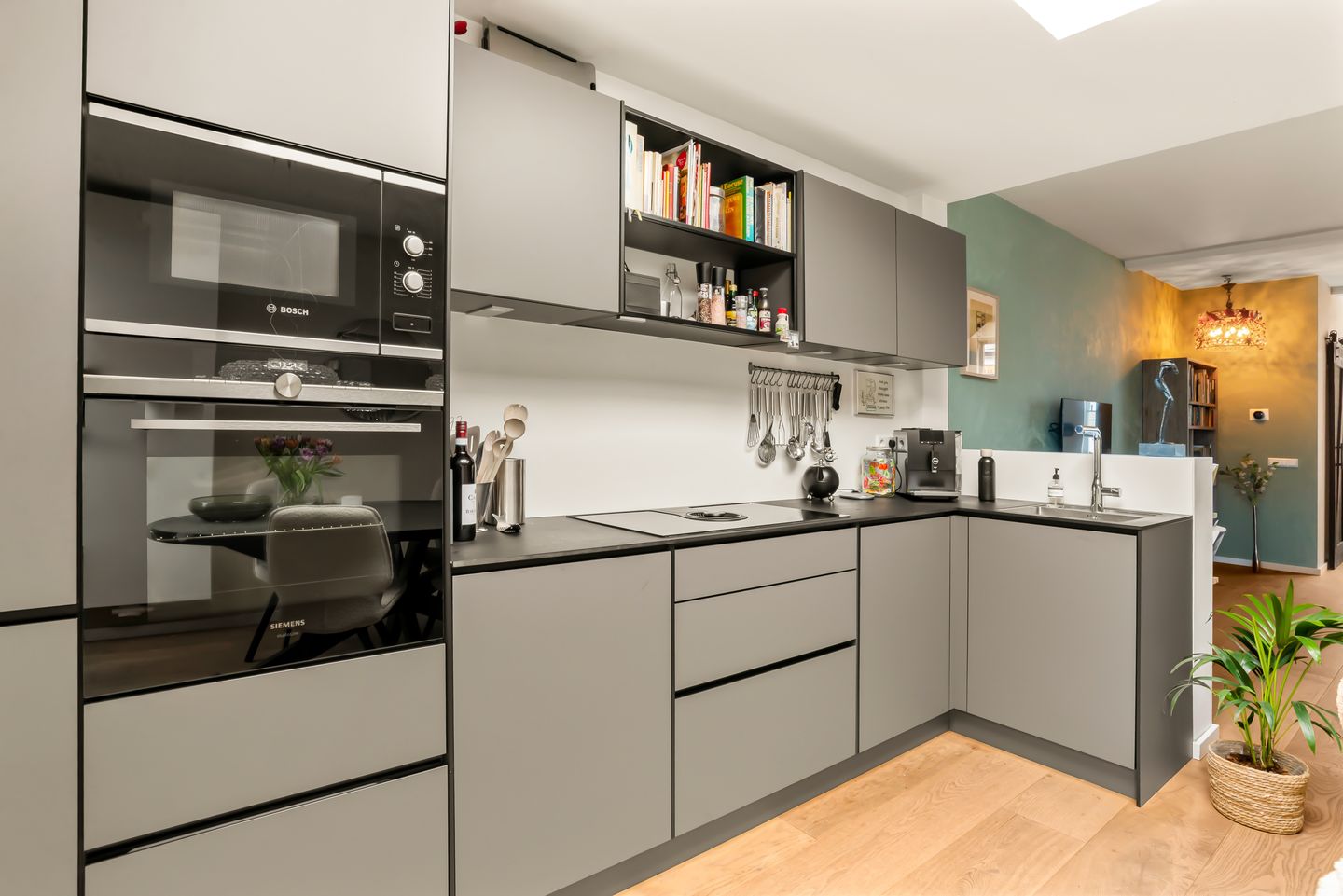 Move-in Ready Renovated End House with Deep Sunny Garden in Popular Haarlem Neighborhood — 19
