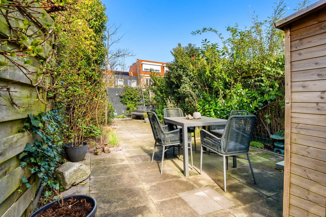 Move-in Ready Renovated End House with Deep Sunny Garden in Popular Haarlem Neighborhood — 23