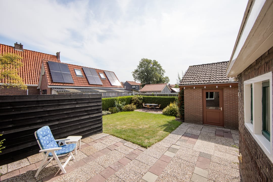 Spacious 1930s detached home with double garage and home practice potential — 21