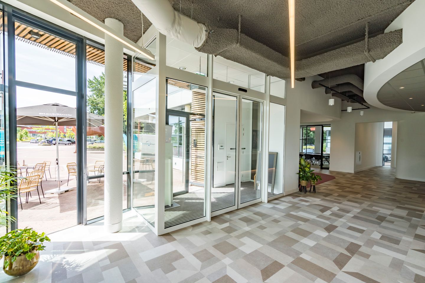 View photo 3 of Stationsplein 10