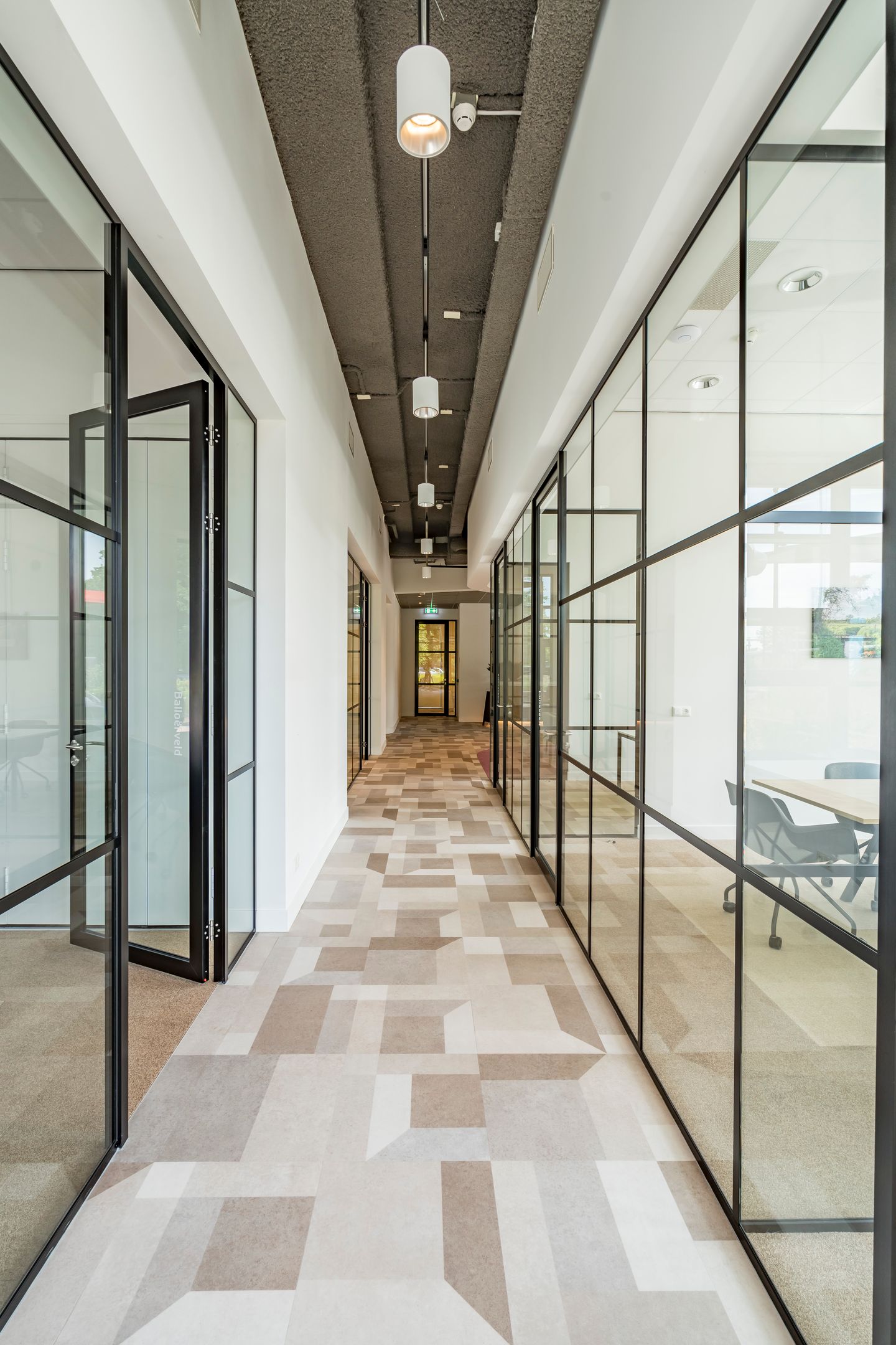 View photo 5 of Stationsplein 10