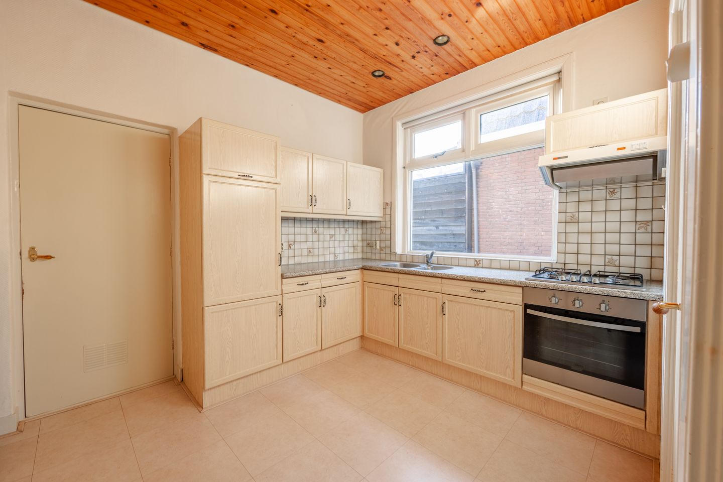 Spacious 1930s detached home with double garage and home practice potential — 12