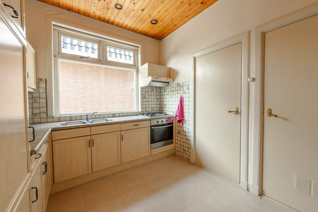 Spacious 1930s detached home with double garage and home practice potential — 14