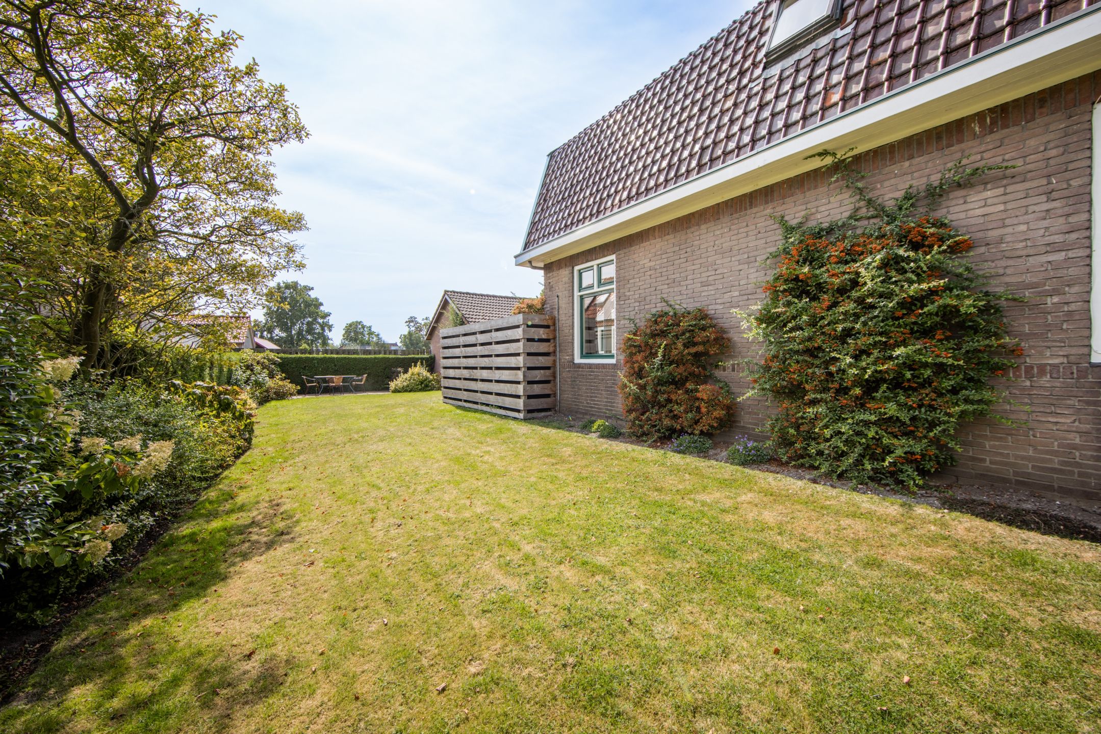 Spacious 1930s detached home with double garage and home practice potential — 19