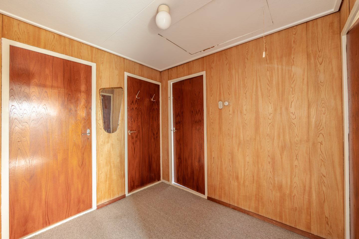 Spacious 1930s detached home with double garage and home practice potential — 26