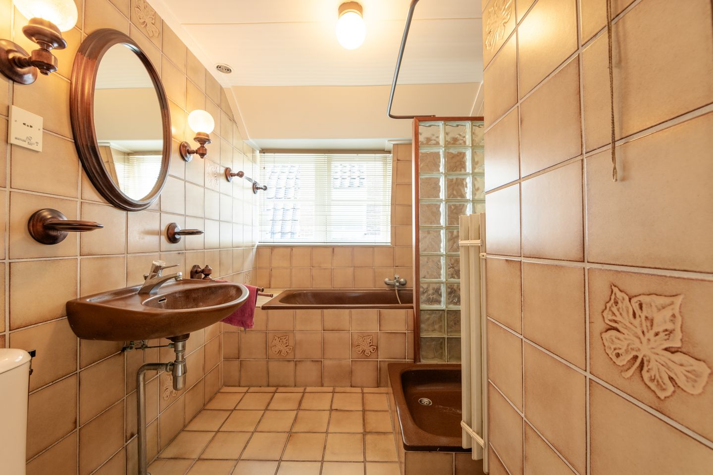 Spacious 1930s detached home with double garage and home practice potential — 37