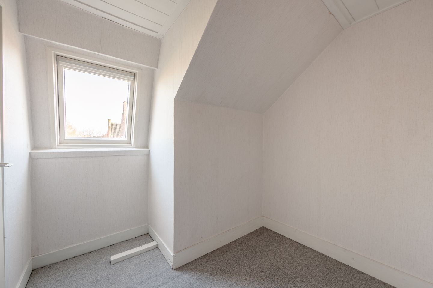 Spacious 1930s detached home with double garage and home practice potential — 31