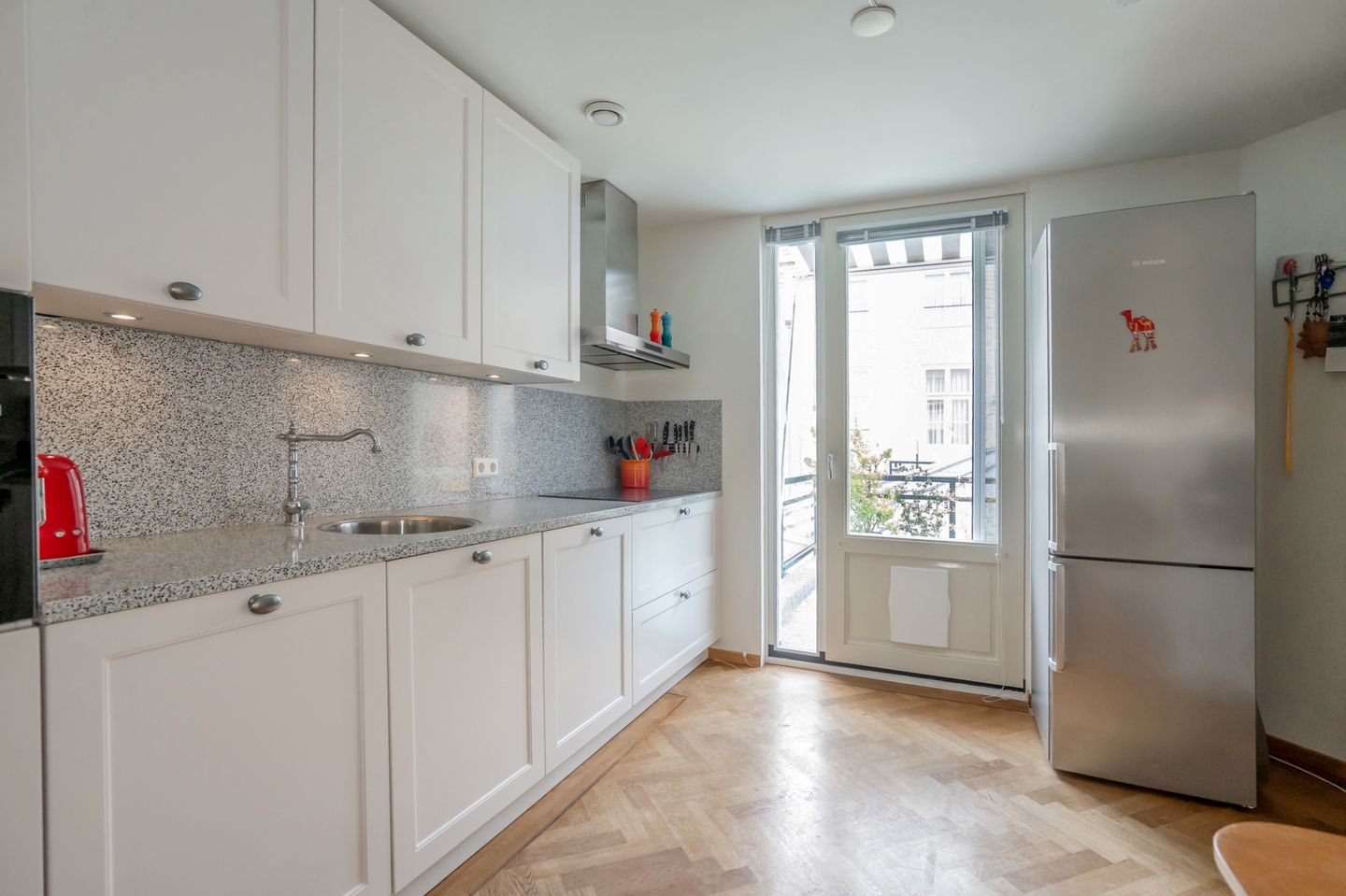 Modern 3-room apartment with balcony, roof terrace and parking in central The Hague — 16