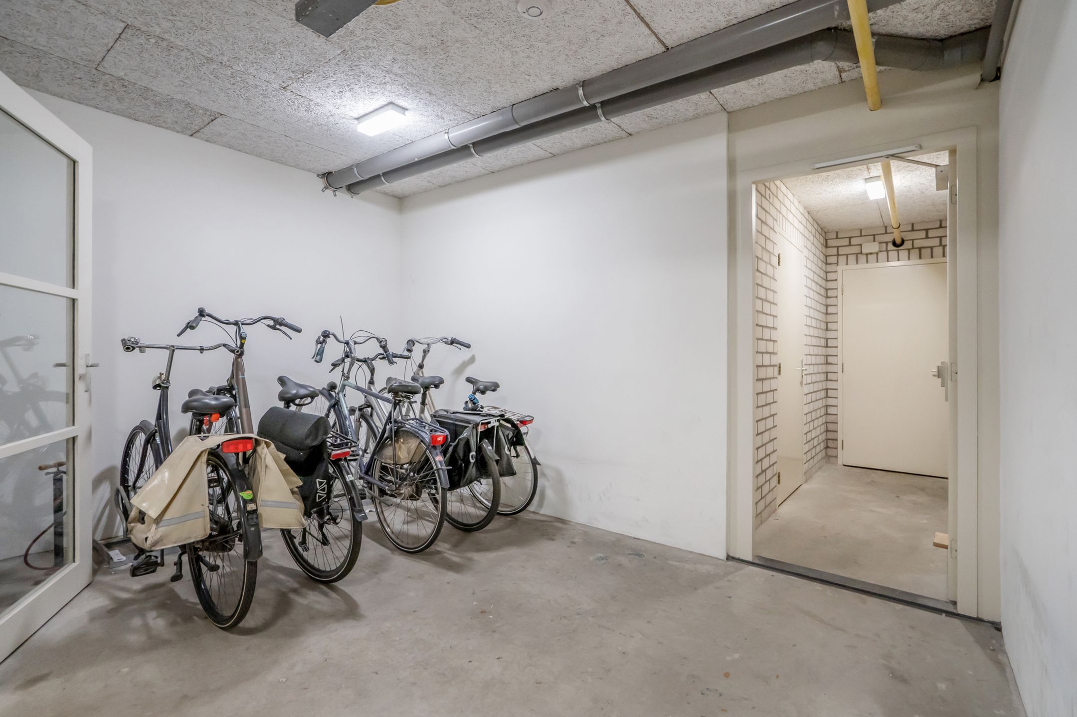 Modern 3-room apartment with balcony, roof terrace and parking in central The Hague — 27