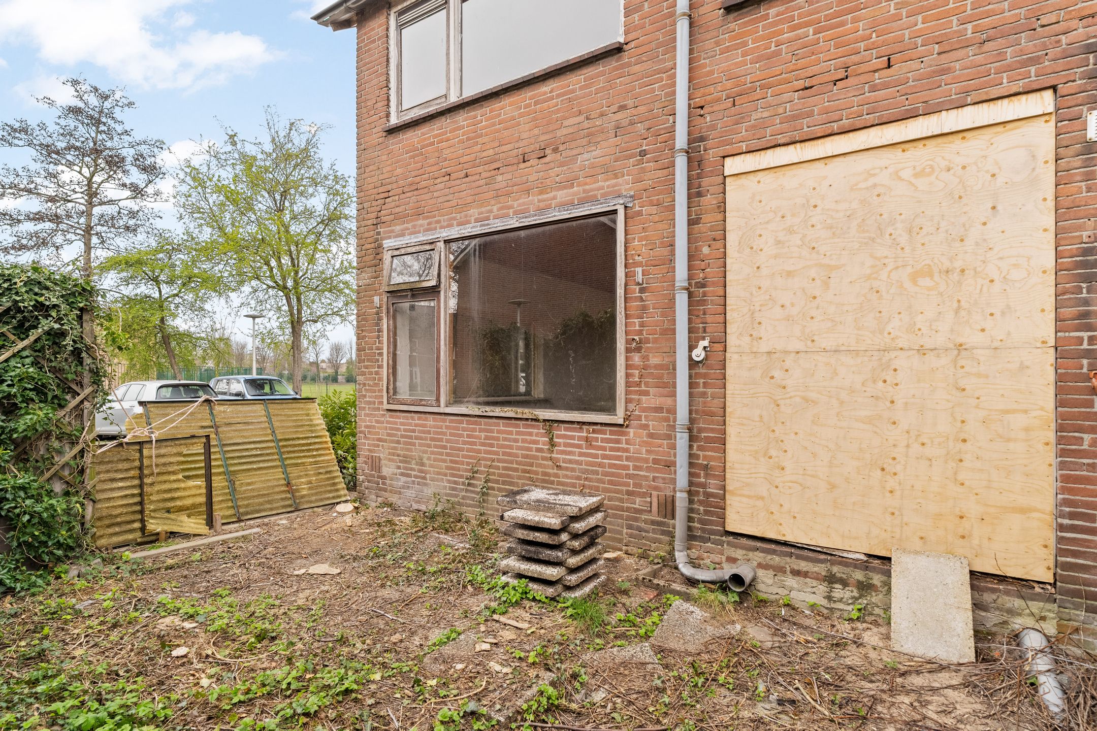 Corner House with Renovation Potential in Peaceful Village Location — 18