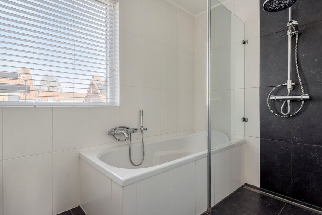 Spacious and Energy-Efficient Terraced Home with South-Facing Garden — 22
