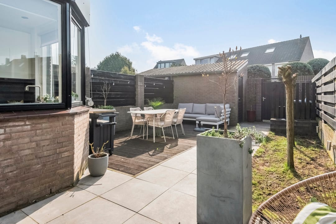 Spacious and Energy-Efficient Terraced Home with South-Facing Garden — 28