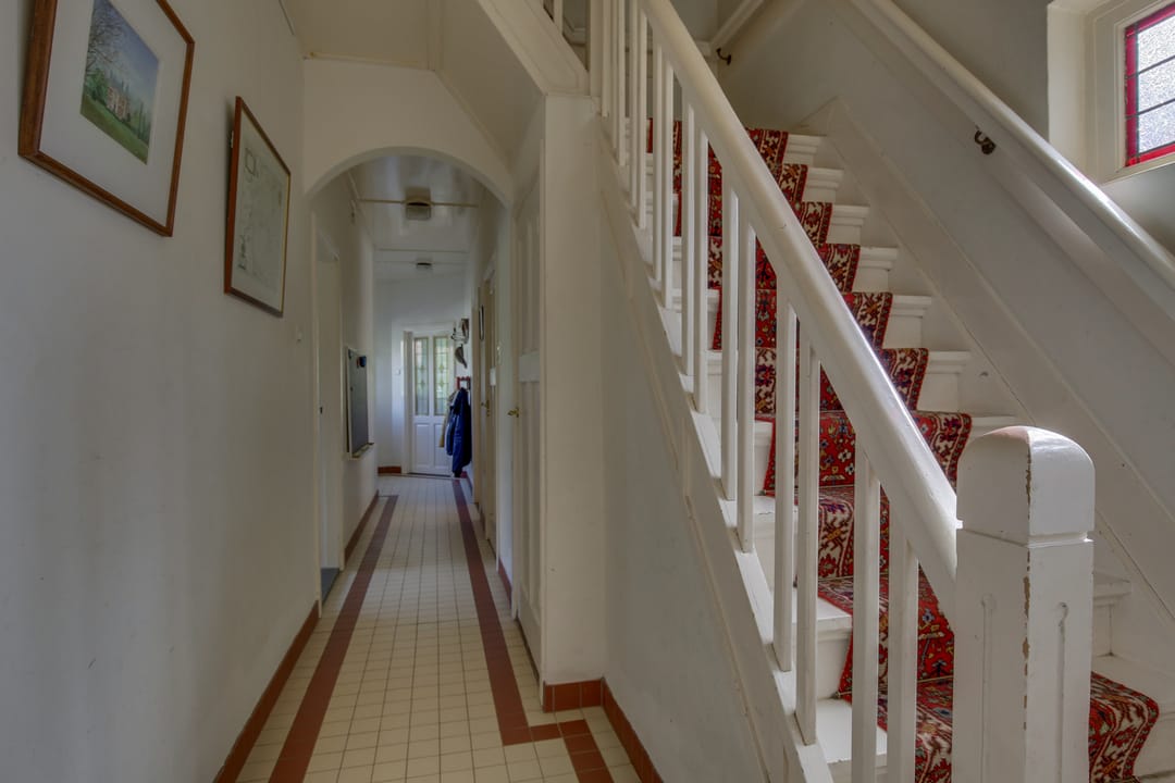 Charming detached 1930s home on spacious 945 m² plot with countryside views — 17