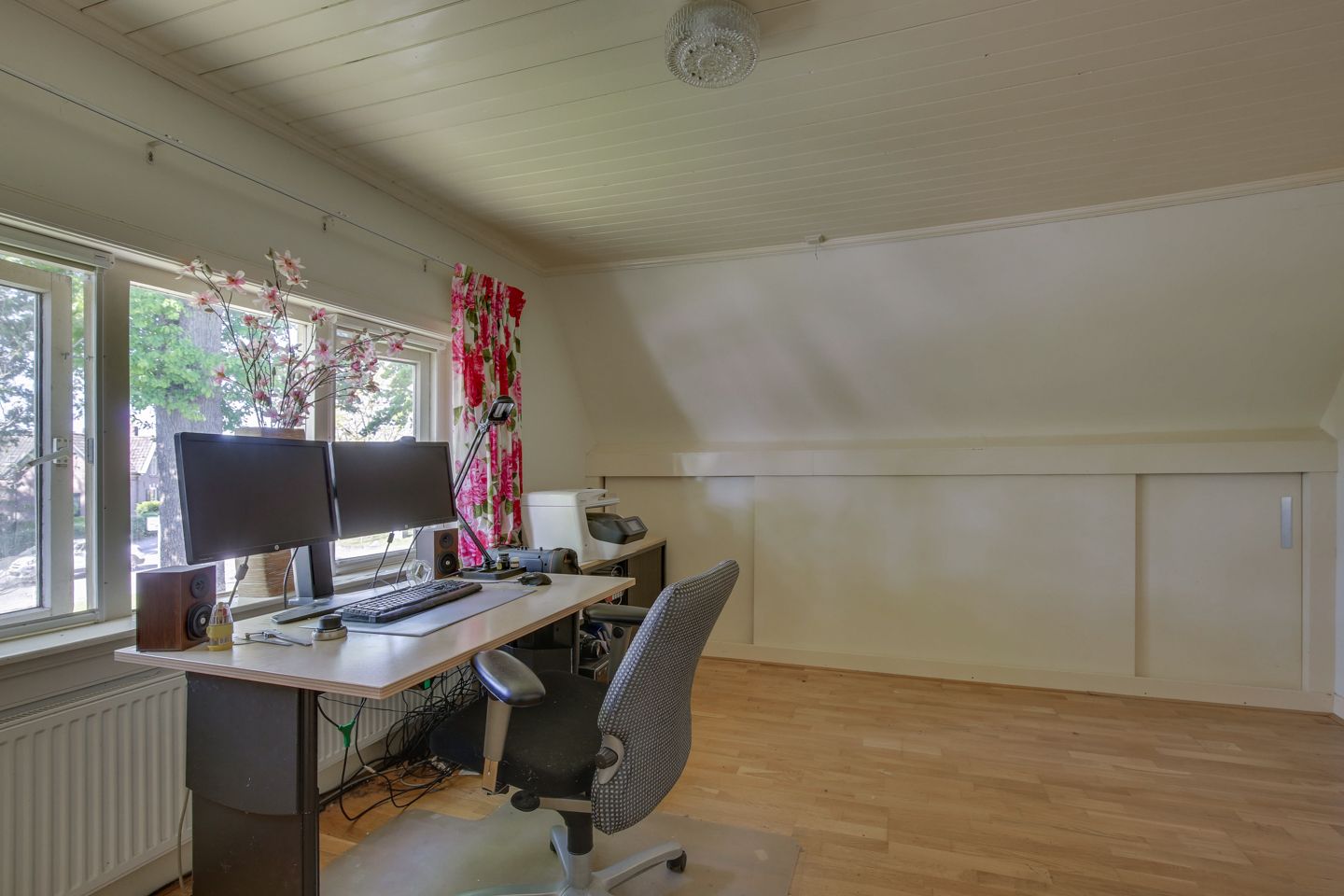 Charming detached 1930s home on spacious 945 m² plot with countryside views — 19